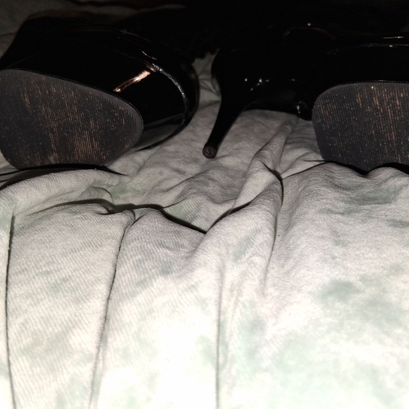 Black Platform Knee-High Boots - Picture 4 of 7